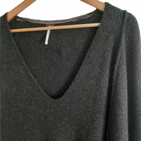 Free People Irresistible V-neck Frayed Sweater - Picture 4 of 12